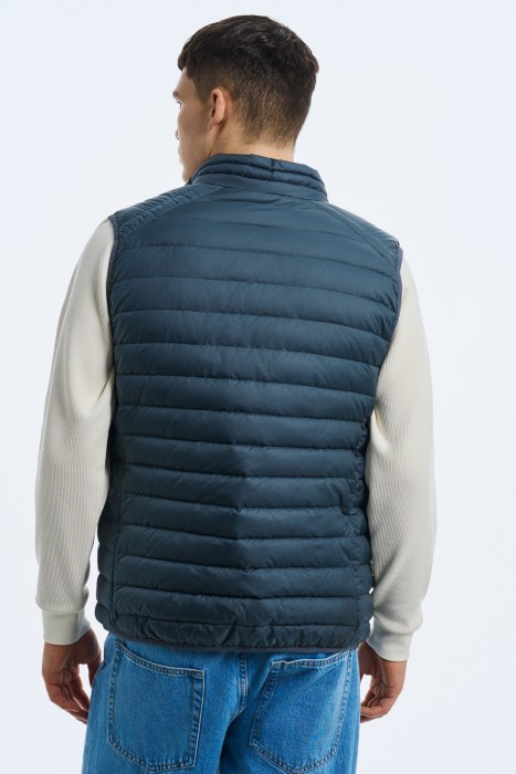 стеганый жилет по цене 2620 руб вид справа