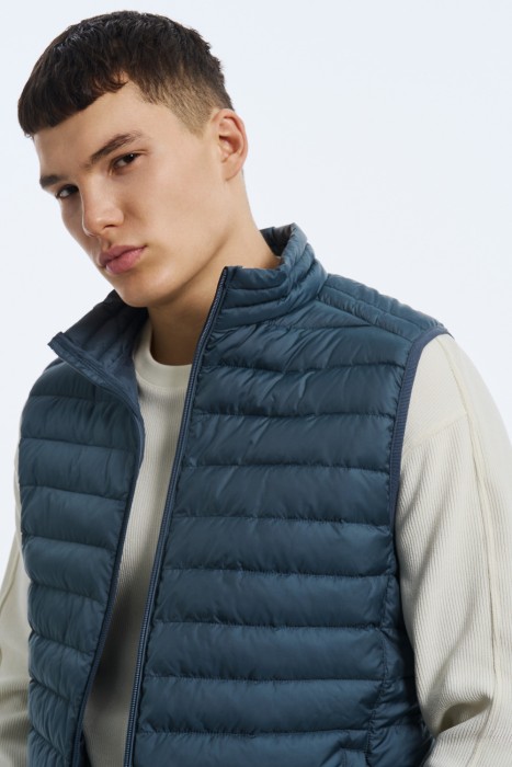 стеганый жилет из россии вид сбоку