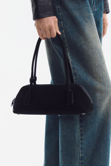 сумка багет из натуральной кожи от бренда снежная королева вид слева