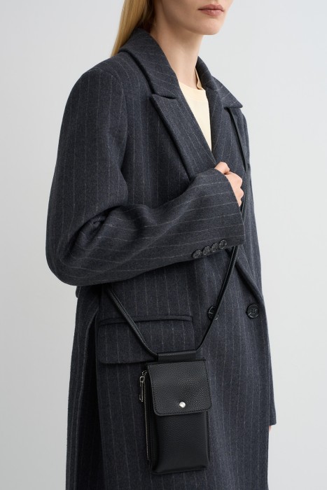 сумка-чехол из искусственной кожи от бренда снежная королева вид слева