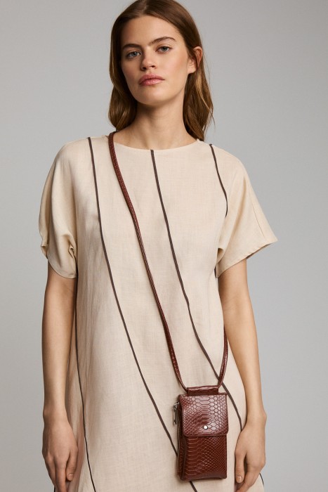 сумка-чехол из искусственной кожи от бренда снежная королева вид слева