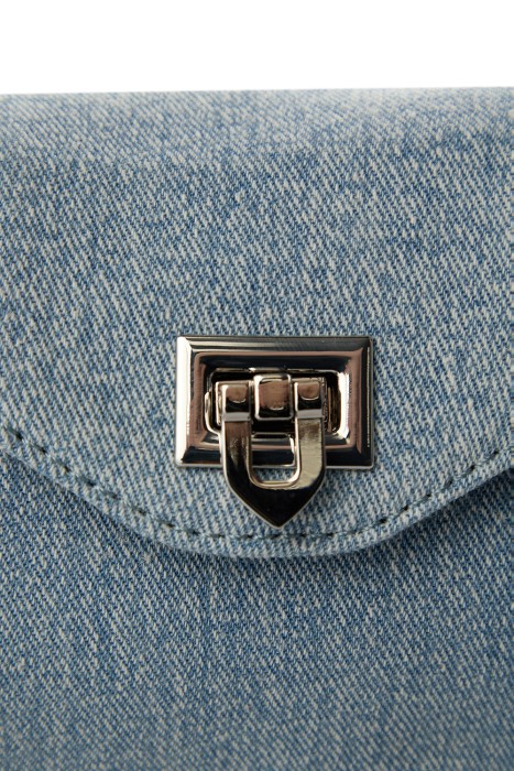 сумка из денима от бренда снежная королева вид слева