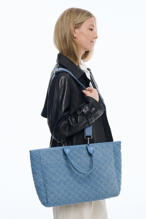 сумка из денима от бренда снежная королева вид слева