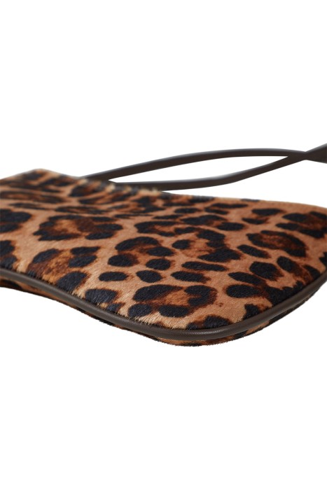 сумка из искусственного меха от бренда снежная королева вид слева