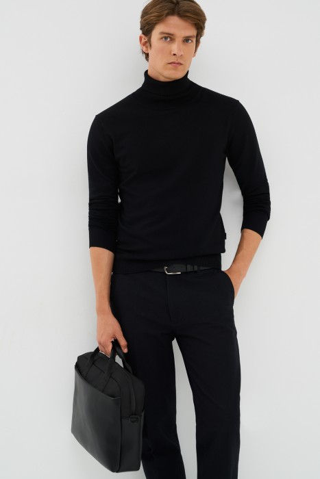 сумка из искусственной кожи от бренда снежная королева вид слева