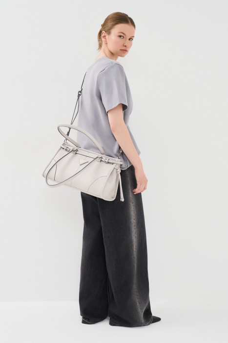 сумка из искусственной кожи от бренда снежная королева вид слева