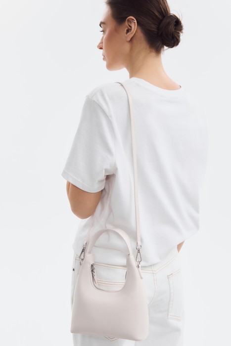 сумка из искусственной кожи от бренда снежная королева вид слева