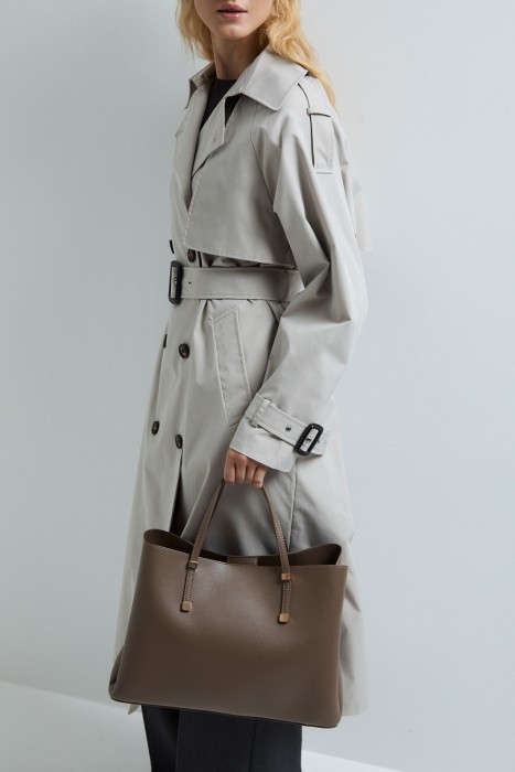 сумка из искусственной кожи от бренда снежная королева вид слева