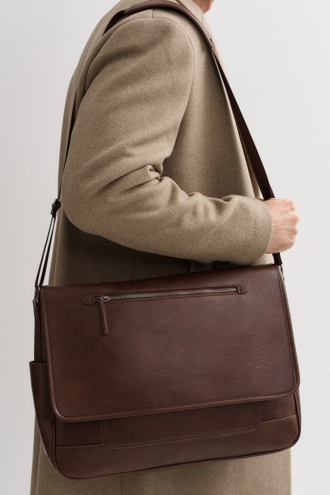 сумка из искусственной кожи от бренда снежная королева вид слева