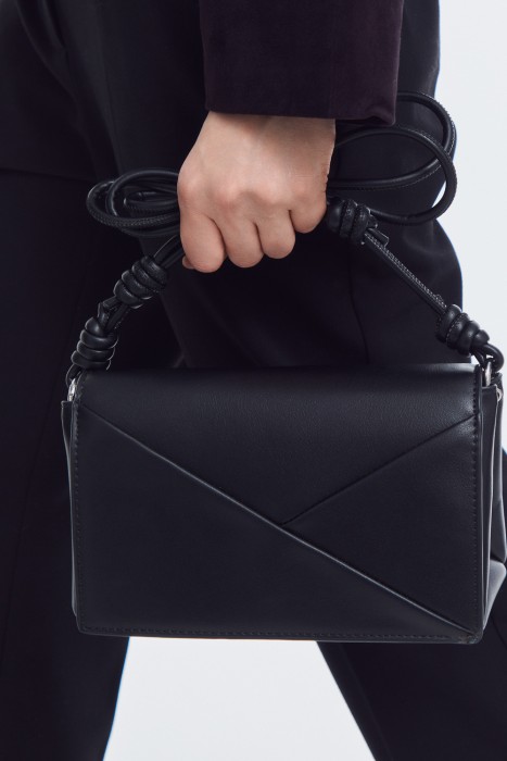 сумка из искусственной кожи от бренда снежная королева вид слева