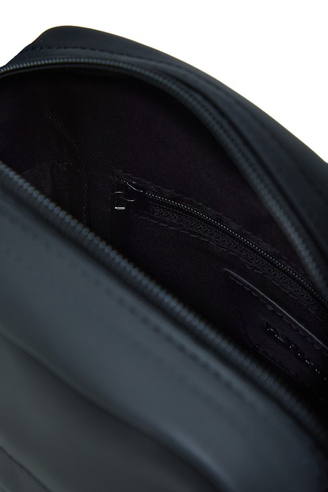 сумка из искусственной кожи от бренда снежная королева вид слева