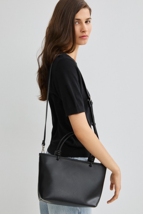 сумка из искусственной кожи от бренда снежная королева вид слева