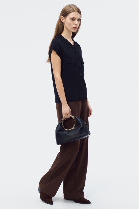 сумка из искусственной кожи от бренда снежная королева вид слева