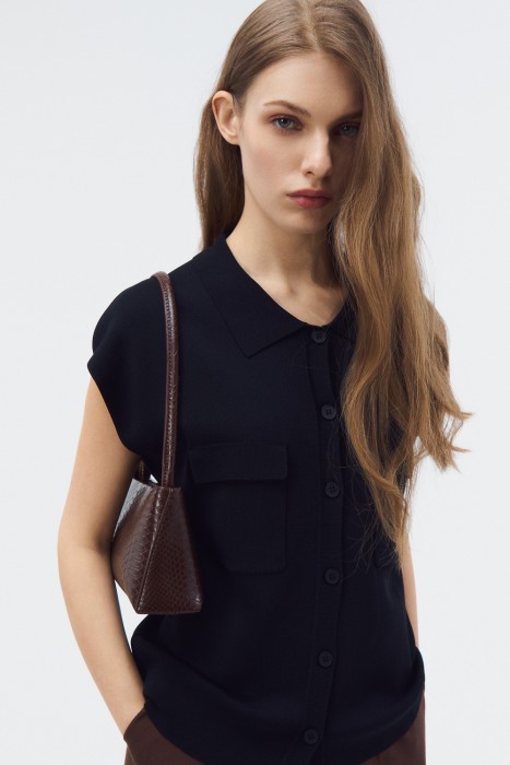 сумка из искусственной кожи от бренда снежная королева вид слева