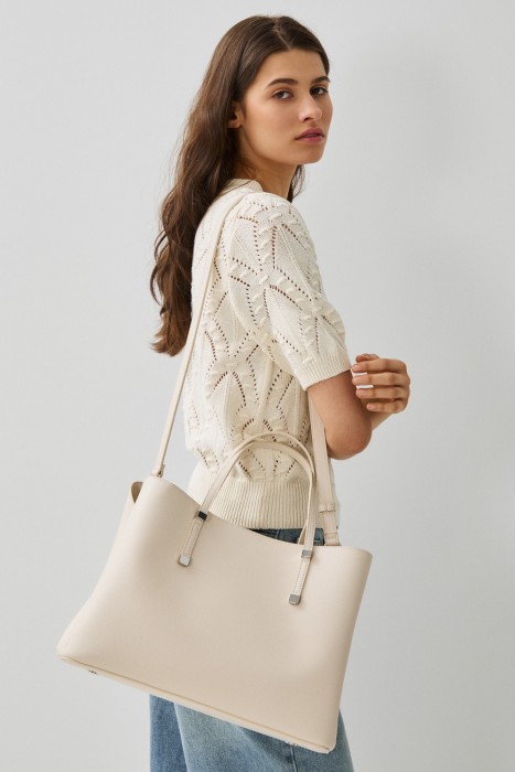 сумка из искусственной кожи от бренда снежная королева вид слева