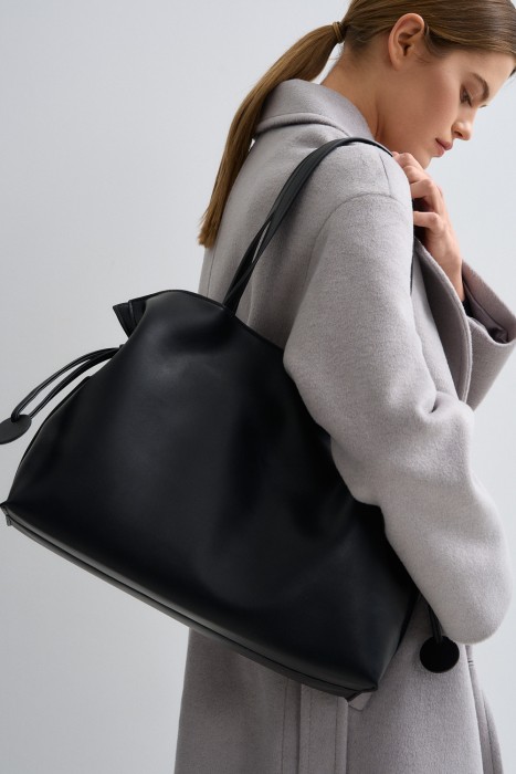 сумка из искусственной кожи от бренда снежная королева вид слева