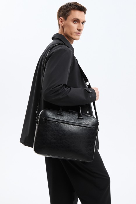 сумка из искусственной кожи от бренда снежная королева вид слева