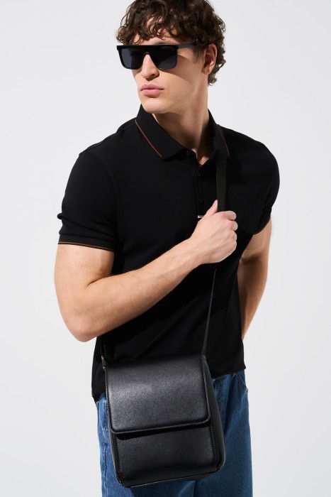 сумка из искусственной кожи от бренда снежная королева вид слева