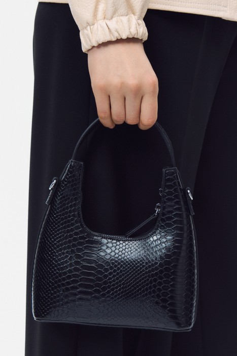 сумка из искусственной кожи от бренда снежная королева вид слева