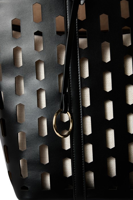 сумка из искусственной кожи от бренда снежная королева вид слева