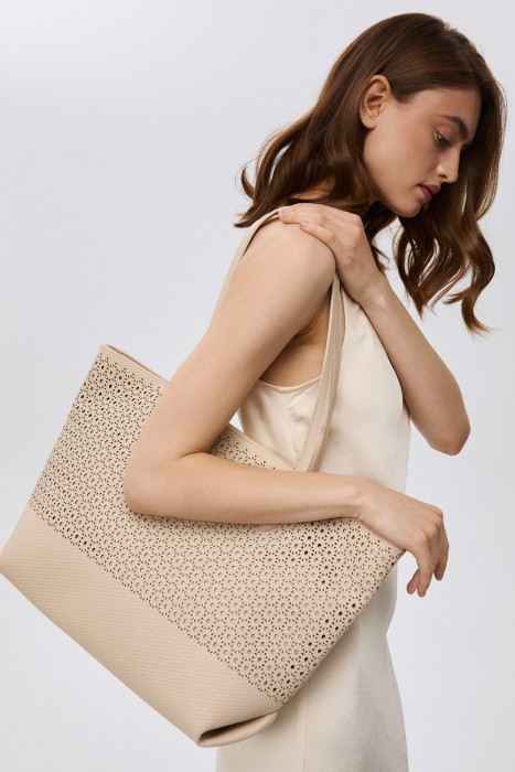 сумка из искусственной кожи от бренда снежная королева вид слева