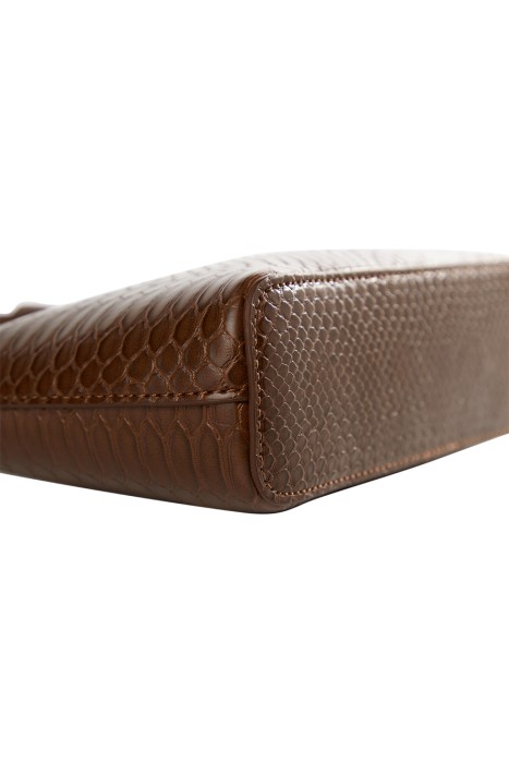 сумка из искусственной кожи по цене 2340 руб вид справа