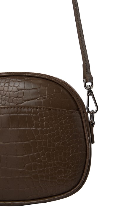 сумка из искусственной кожи по цене 1400 руб вид справа