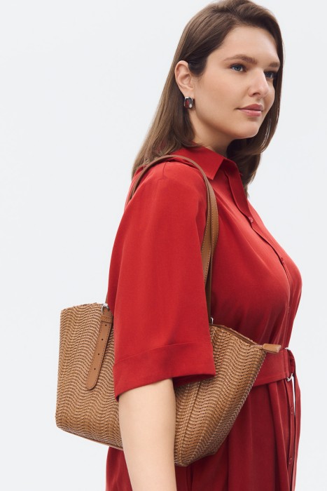 сумка из искусственной кожи от бренда снежная королева вид слева