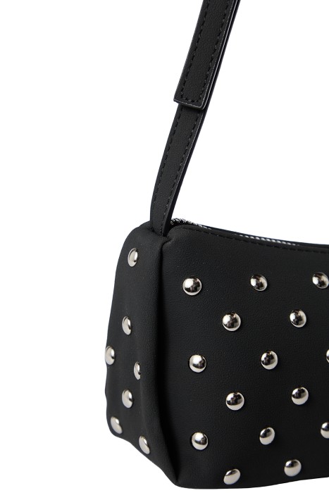 сумка из искусственной кожи по цене 1400 руб вид справа