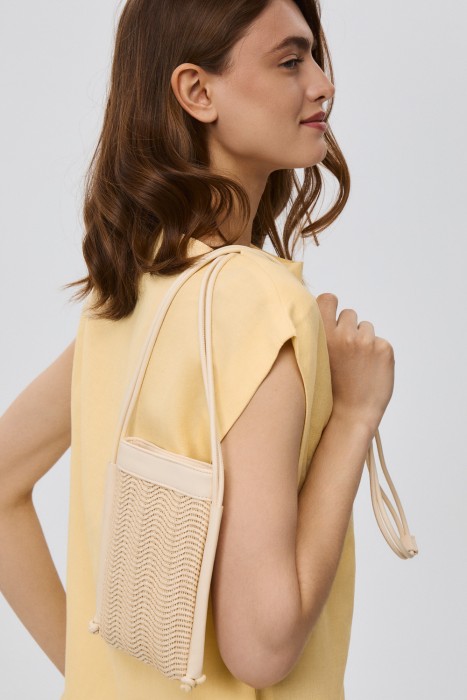 сумка из искусственной кожи от бренда снежная королева вид слева