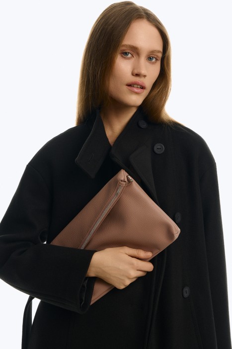 сумка из искусственной кожи от бренда снежная королева вид слева