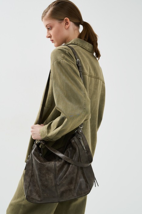 сумка из искусственной кожи от бренда снежная королева вид слева