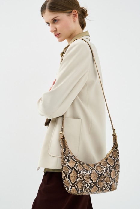 сумка из искусственной кожи от бренда снежная королева вид слева