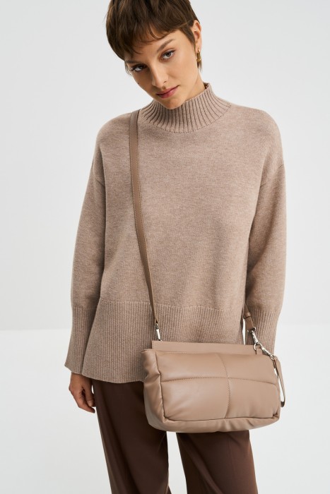 сумка из искусственной кожи от бренда снежная королева вид слева