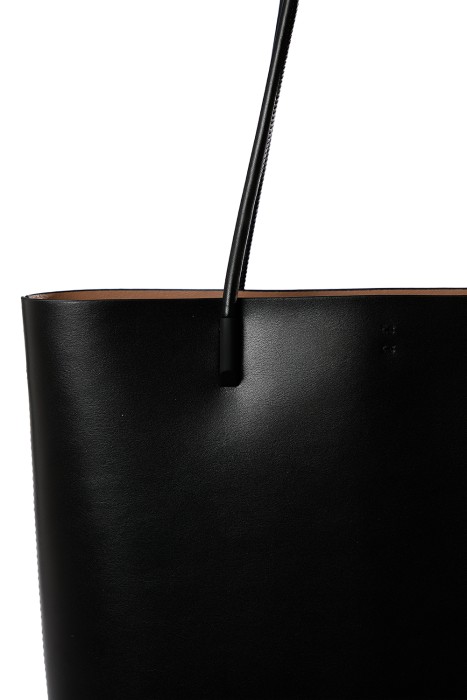 сумка из натуральной кожи от бренда снежная королева вид слева