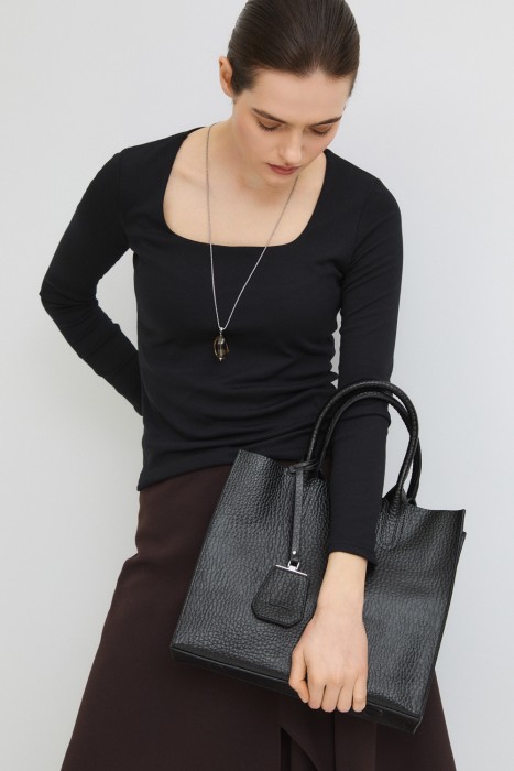 сумка из натуральной кожи от бренда снежная королева вид слева