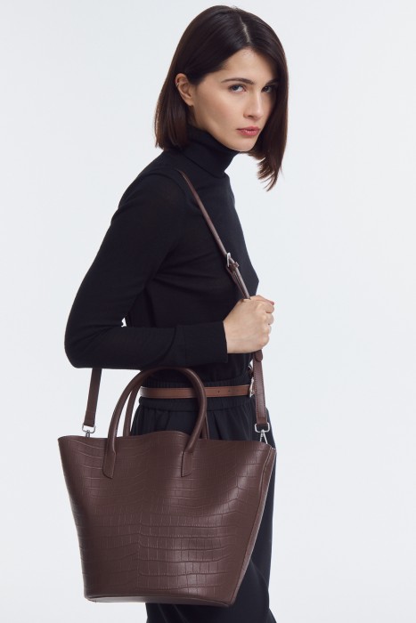 сумка из натуральной кожи от бренда снежная королева вид слева