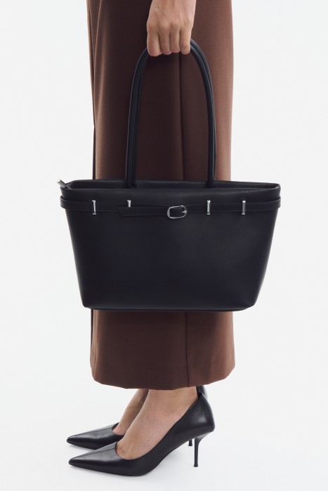 сумка из натуральной кожи от бренда снежная королева вид слева