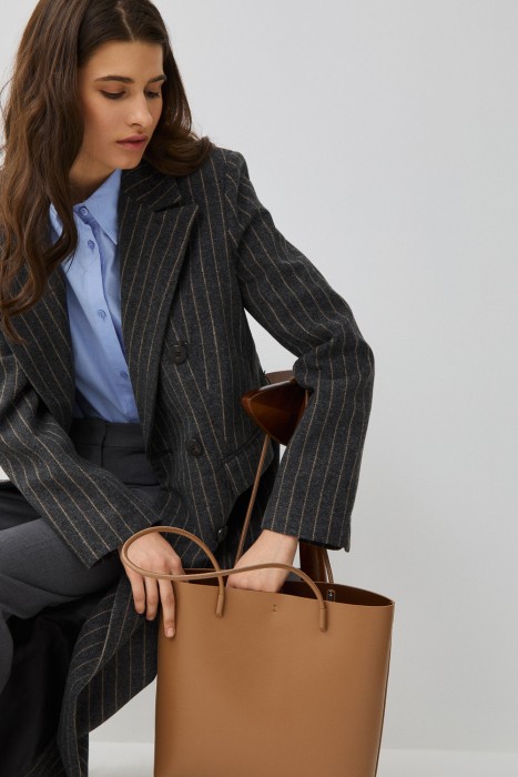 сумка из натуральной кожи от бренда снежная королева вид слева