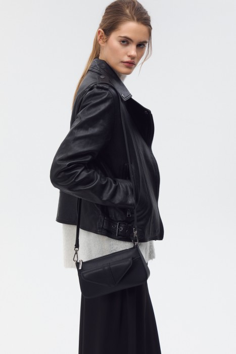 сумка из натуральной кожи от бренда снежная королева вид слева