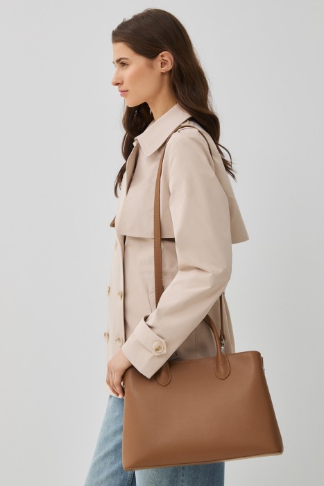 сумка из натуральной кожи от бренда снежная королева вид слева