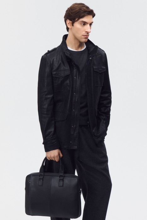 сумка из натуральной кожи от бренда снежная королева вид слева