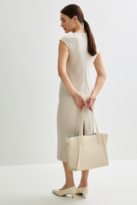 сумка из натуральной кожи от бренда снежная королева вид слева