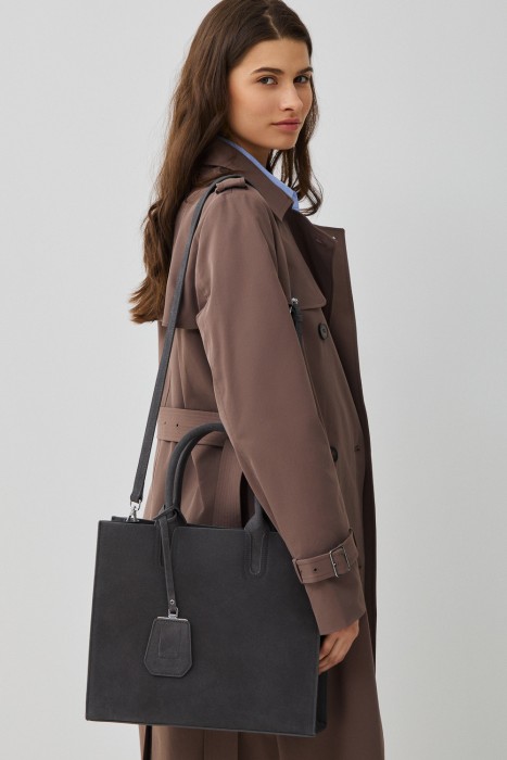 сумка из натуральной кожи от бренда снежная королева вид слева