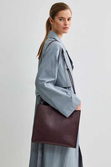 сумка из натуральной кожи от бренда снежная королева вид слева