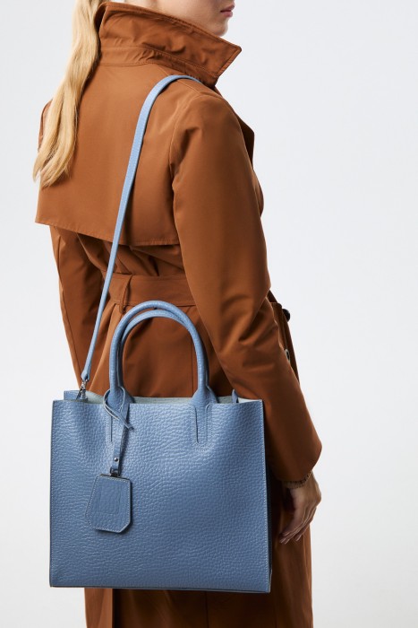 сумка из натуральной кожи от бренда снежная королева вид слева