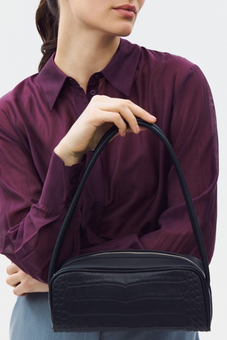 сумка из натуральной кожи от бренда снежная королева вид слева