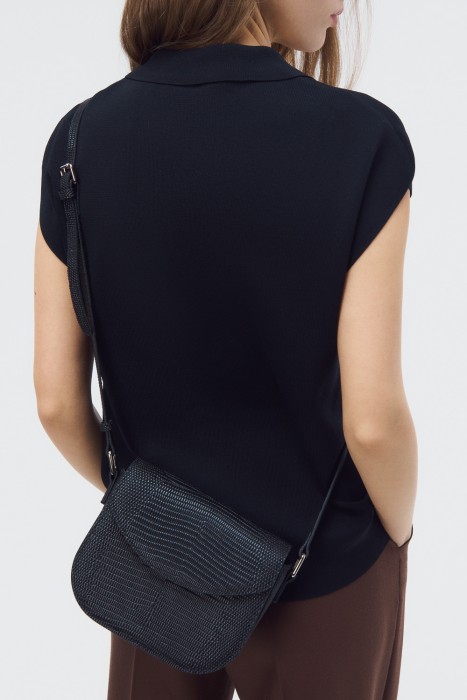 сумка из натуральной кожи от бренда снежная королева вид слева