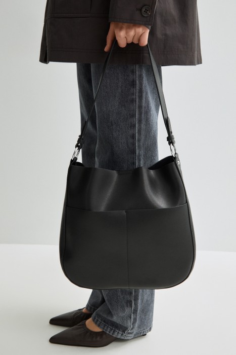 сумка из натуральной кожи от бренда снежная королева вид слева