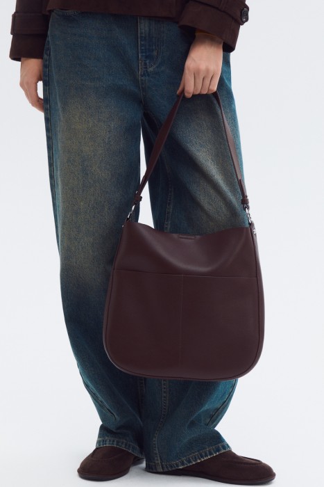 сумка из натуральной кожи от бренда снежная королева вид слева